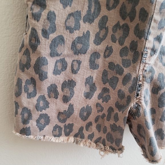 BLANK NYC Shortall in Catwalk - Picture 5 of 15